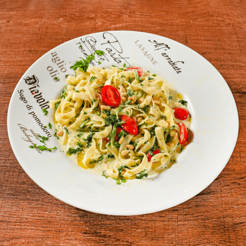Tagliatelle con Spinaci, Gorgonzola e Pinoli