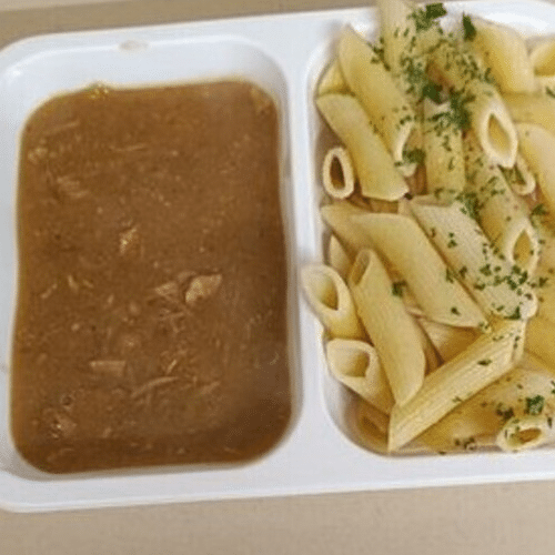 Gulasch mit Nudeln