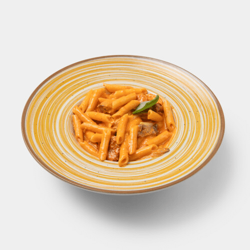 Penne mit Salsiccia piccante und Austernpilze in Aurorasauce