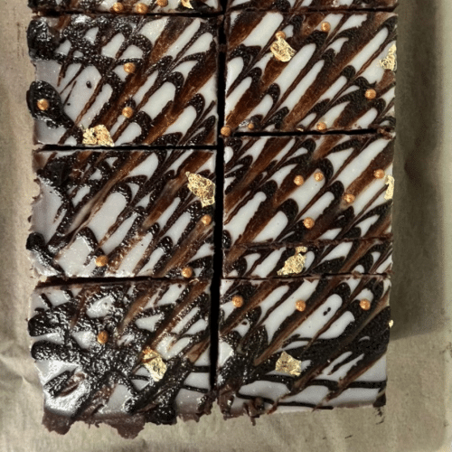 Schokoladen kuchen mit Kirschen