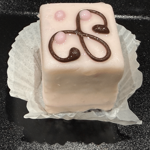 Petit Fours mit weißes Schokolade