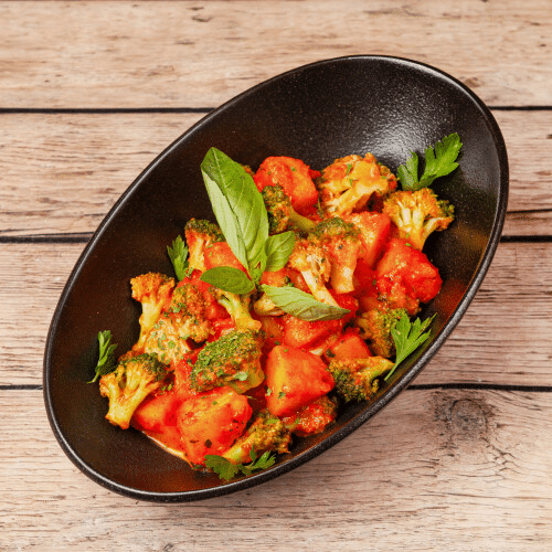 Kartoffelauflauf mit Broccoli und Tomaten-Sahnesauce