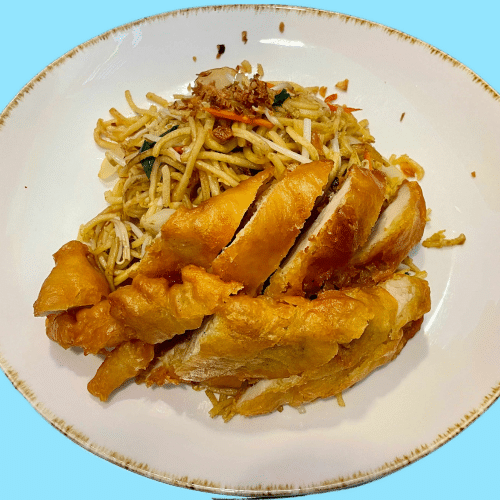 Eiernudeln mit gebackenem Hühnerfilet,
