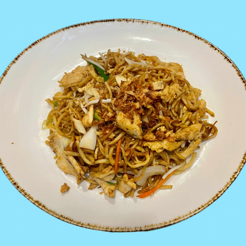 Eiernudeln mit gebratenem Hühnerfleisch,
