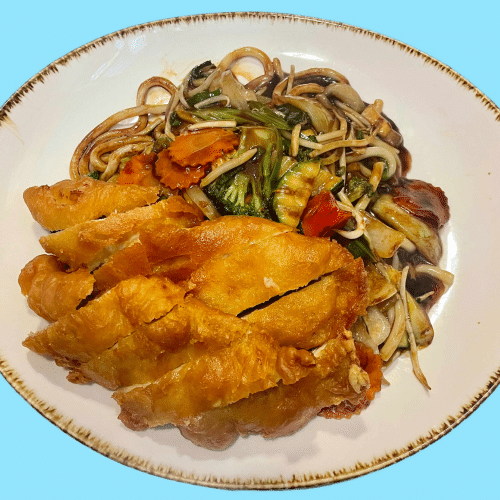 Udonnudeln mit gebackenem Hühnerfilet,