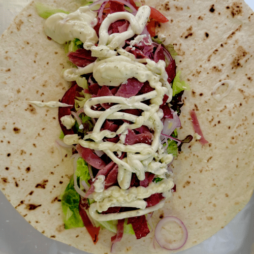 Wrap mit Schinken und Salami