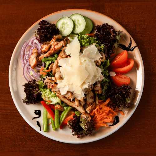 Insalata Mista con Pollo e Parmigiano