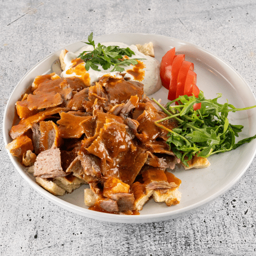 Döner Iskender mit Salat
