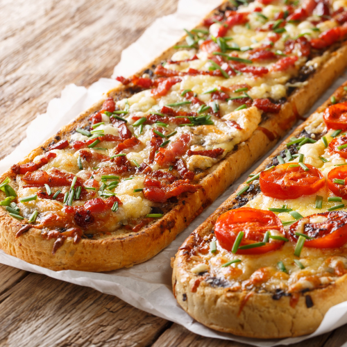 Überbackenes Baguette mit Pilzen