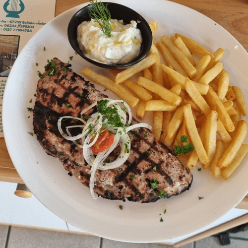 Bifteki von Grill mit Schafskäse Gefüllt