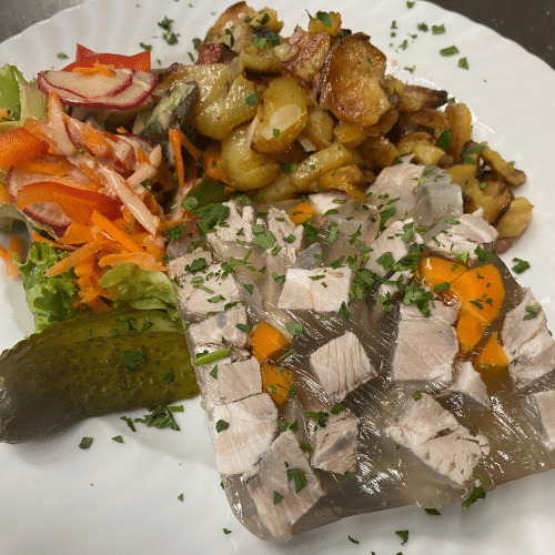 Hausgemachten Sauerfleisch in Aspik