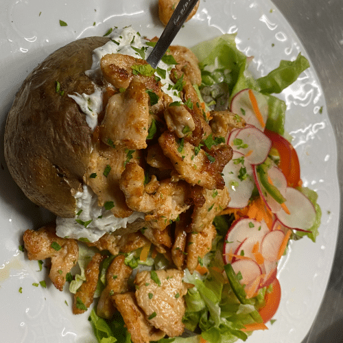 Ofenkartoffel mit mariniertem Huhn