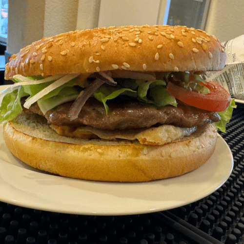 Cheeseburger mit Spiegel Ei