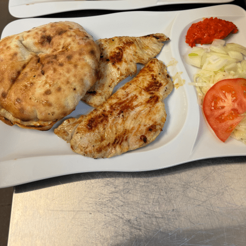 Gegrilltes Putenbrustfilet (220g) mit Fladenbrot