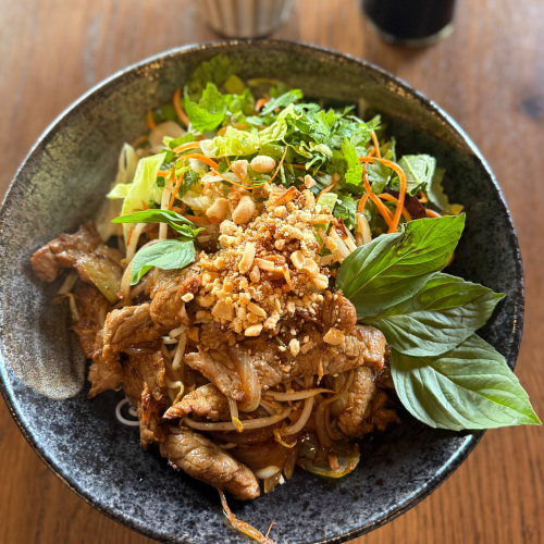 Bun Tron Bo- mit gebratenes Rindfleisch