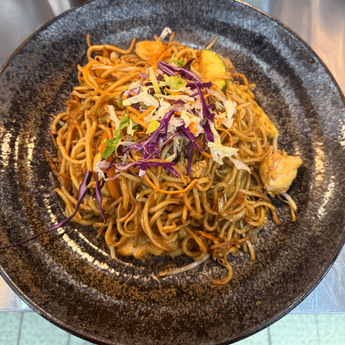 Gebratene Nudeln - mit Hühnerfleisch