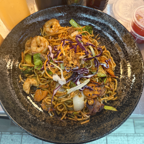 Gebratene Nudeln - Mix Hühnerfleisch, Rindfleisch & Garnelen