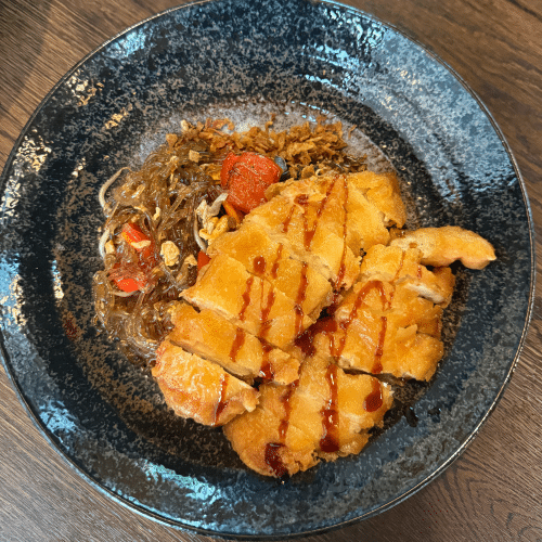 Glasnudeln Wok - mit gebackenem Hühnerbrustfilet