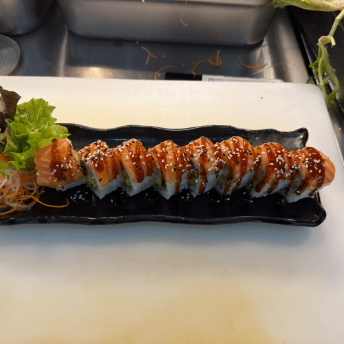Inside-Out Surimi, Avocado - mit Lachs ummanteln