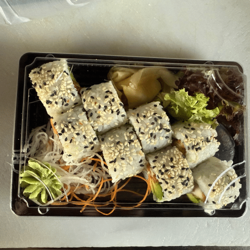 Inside-Out Thunfisch, Avocado - mit Sesam ummanteln