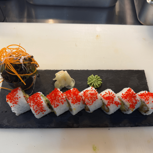 Inside-Out Thunfisch, Gurke - mit Kaviar ummanteln