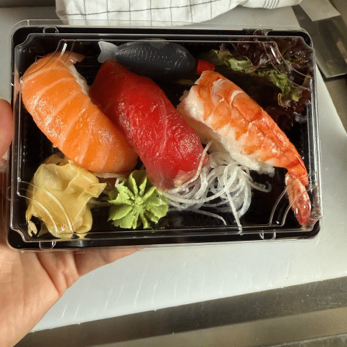Nigiri Mix: Lachs, Thunfisch, Scampi