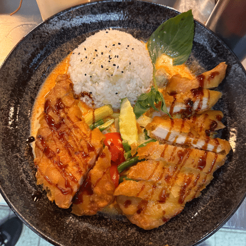 Roter Kokos-Curry - mit gebackenem Hühnerbrustfilet