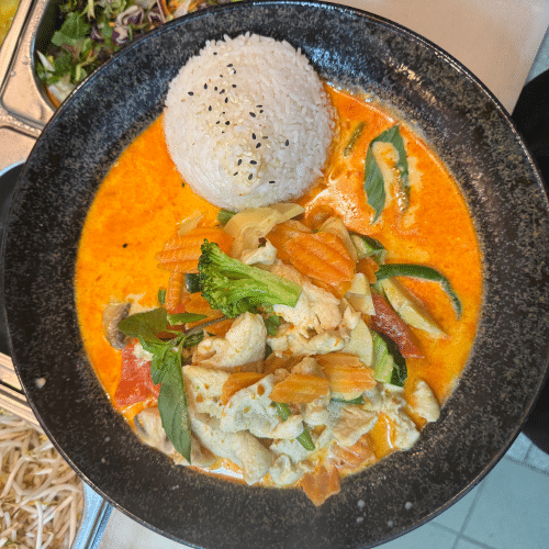 Roter Kokos-Curry - mit Hühnerfleisch