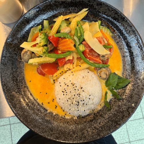 Roter Kokos-Curry - mit verschiedenem Gemüse