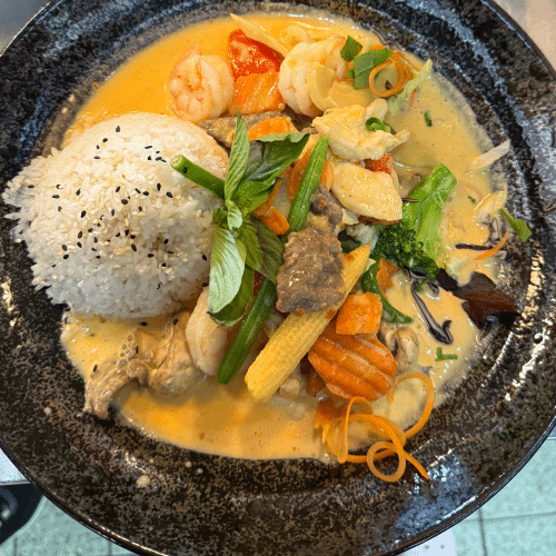 Roter Kokos-Curry - Mix Hühnerfleisch, Rindfleisch & Garnelen