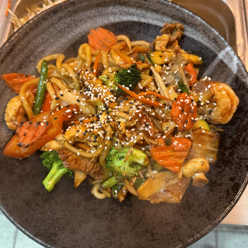 Udon Yaki - Mix Hühnerfleisch, Rindfleisch & Garnelen