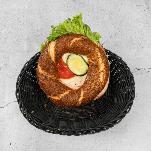 Belegtes Brötchen mit Putensalami