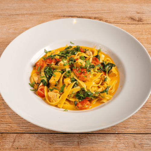 Tagliatelle Al Salmone E Spinaci