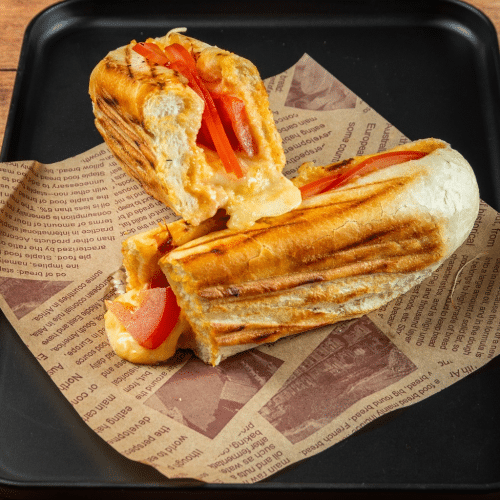 Panini Mozzarella und Tomaten