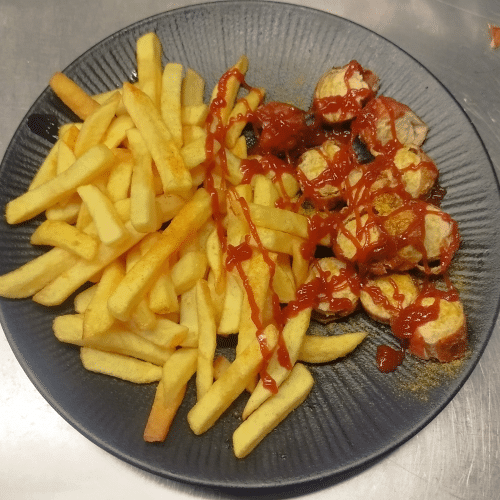 Currywurst-Pommes frites