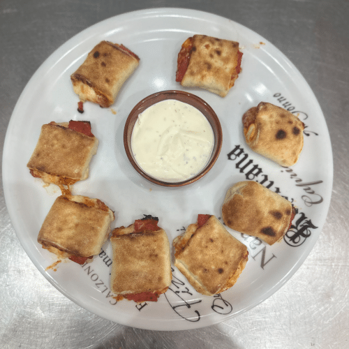 Gefüllte Pizzabrötchen Käse