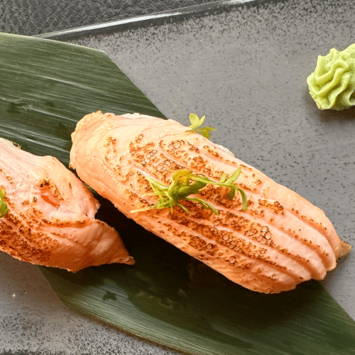 Flambierter Lachs Nigiri