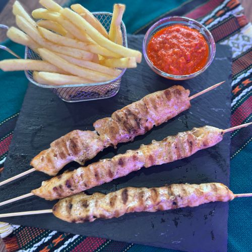 3 Spieße mit Pommes