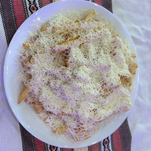 Pommes mit Weißkäse