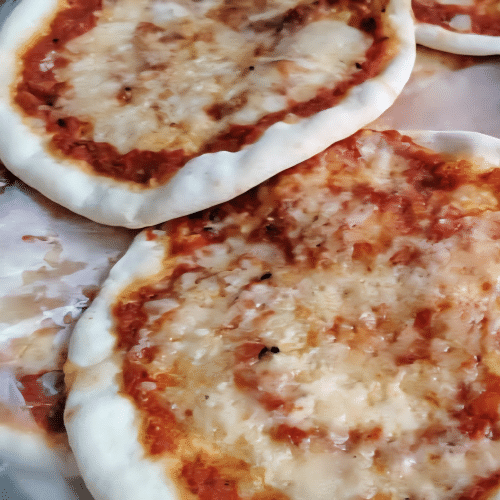 Manakish Muhamara mit Käse