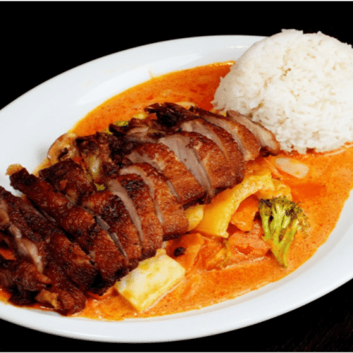 Frittierte Entenbrust mit Reis nach Thai-Art