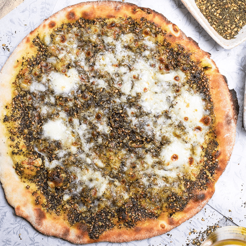 Manakish mit Thymian und Kashkaval Käse