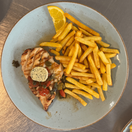 Hähnchenbrustfilet gegrillt mit Kräuterbutter