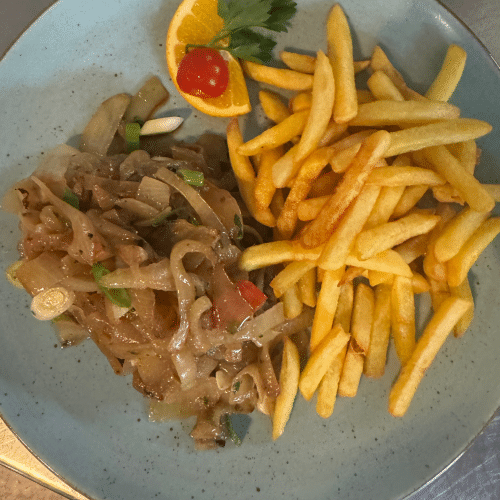 Rumpsteak mit gebratenen Zwiebeln