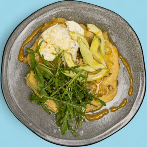Hummus mit Mozzarella und Avocado