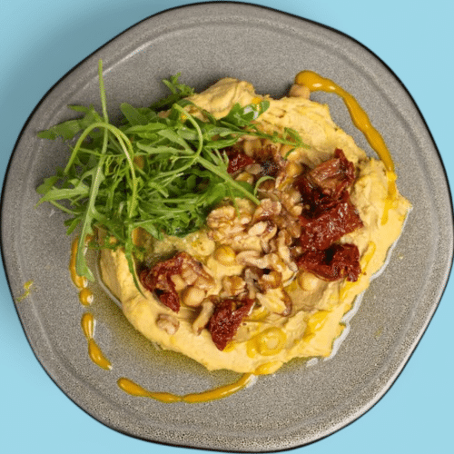 Hummus mit sonnengetrockneten Tomaten