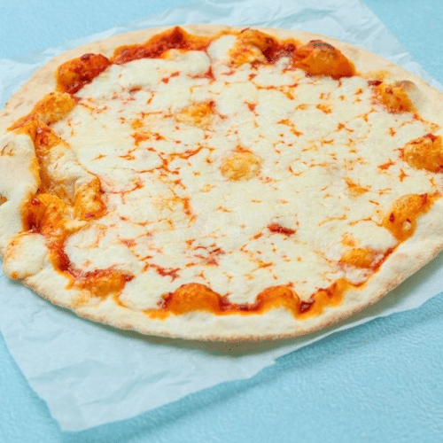 Manaqisch mit Muhammara (scharf) mit Käse