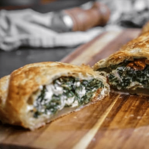 Manaqisch mit Spinat und Käse