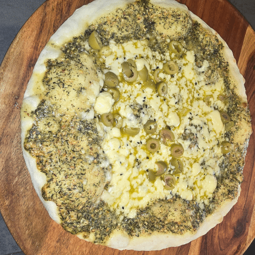 Manaqisch mit Thymian und Käse