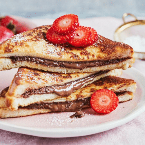 French sweet Toast mit nutella und erdbeer